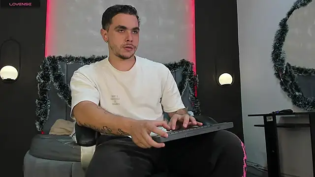 Liam walk  online show from December 3, 11:03 pm