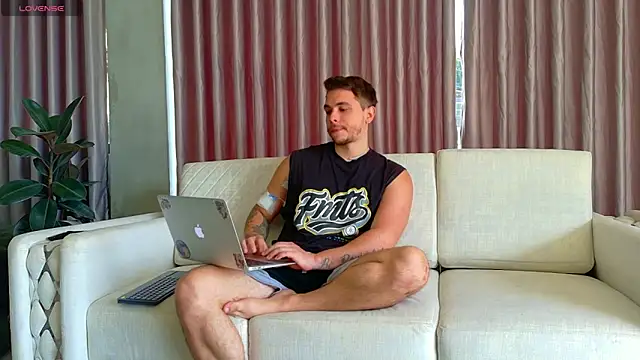 Liam walk  online show from July 30, 3:11 pm