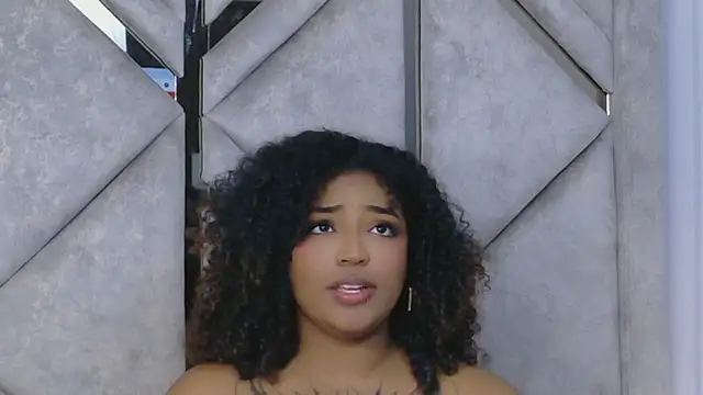 Cristal-Jonnes online show from April 6, 4:46 am