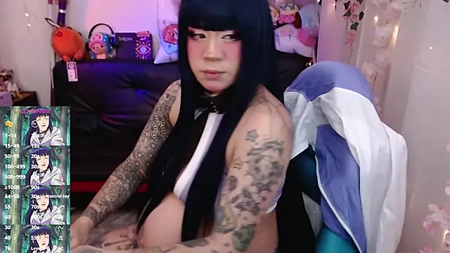 jadedelux  online show from November 28, 4:31 pm