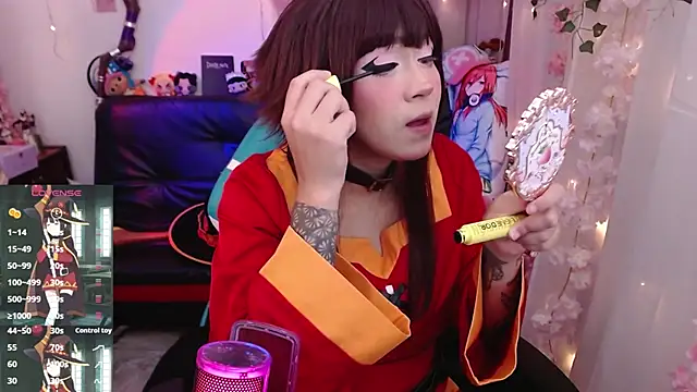 jadedelux  online show from May 26, 7:10 pm