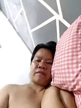 Snapshot of AsianbouncieGIRL chatting on July 20, 11:51 pm AsianbouncieGIRL online show from July 20, 11:51 pm