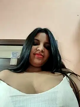 Snapshot of Maahhii_2 chatting on May 1, 9:14 am Maahhii 2 online show from May 1, 9:14 am