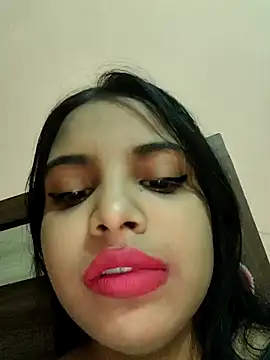 Snapshot of Maahhii_2 chatting on May 5, 8:28 pm Maahhii 2 online show from May 5, 8:28 pm
