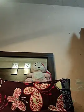 Snapshot of Maahhii_2 chatting on May 13, 11:33 pm Maahhii 2 online show from May 13, 11:33 pm