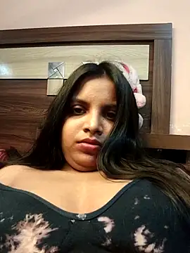 Snapshot of Maahhii_2 chatting on May 15, 9:05 am Maahhii 2 online show from May 15, 9:05 am