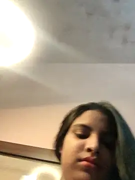 Snapshot of Maahhii_2 chatting on May 20, 9:43 pm Maahhii 2 online show from May 20, 9:43 pm