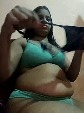 Snapshot of Maahhii_2 chatting on May 21, 8:05 pm Maahhii 2 online show from May 21, 8:05 pm