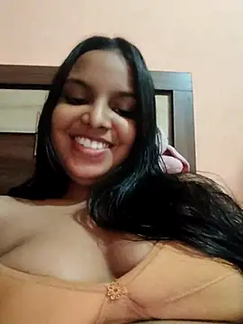 Snapshot of Maahhii_2 chatting on July 18, 8:23 pm Maahhii 2 online show from July 18, 8:23 pm