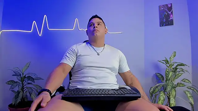 Snapshot of Maximus_Steel chatting on November 2, 3:36 pm Maximus Steel online show from November 2, 3:36 pm