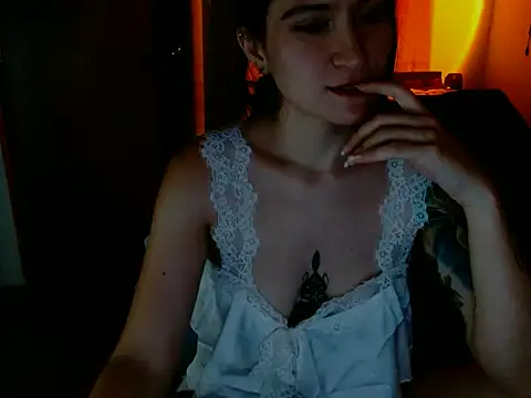 lia ana online show from May 15, 5:47 am