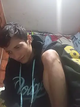 Snapshot of alexandercruz chatting on June 16, 12:02 am alexandercruz online show from June 16, 12:02 am