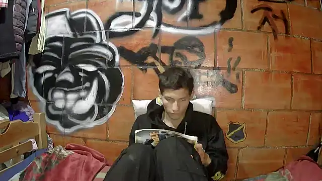 Snapshot of alexandercruz chatting on June 25, 5:23 am alexandercruz online show from June 25, 5:23 am