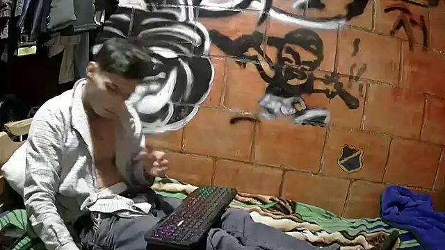 Snapshot of alexandercruz chatting on August 3, 6:01 am alexandercruz online show from August 3, 6:01 am