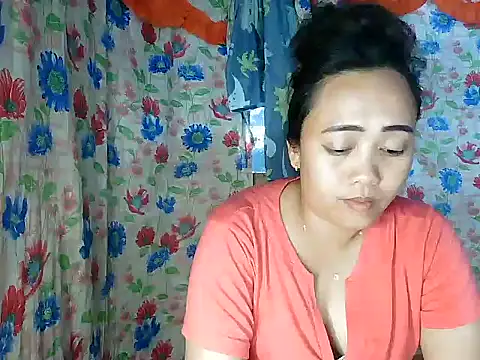 Snapshot of Pinay_Chubby20 chatting on February 6, 9:23 am Pinay Chubby20 online show from February 6, 9:23 am