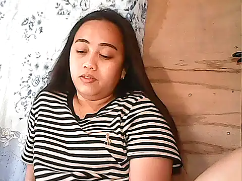 Snapshot of Pinay_Chubby20 chatting on February 12, 12:38 am Pinay Chubby20 online show from February 12, 12:38 am