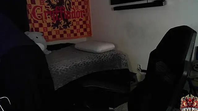 Snapshot of DevilPup75_ chatting on September 27, 11:32 pm DevilPup75 online show from September 27, 11:32 pm