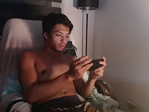 Snapshot of Asian_gregor chatting on February 7, 5:38 pm Asian gregor online show from February 7, 5:38 pm