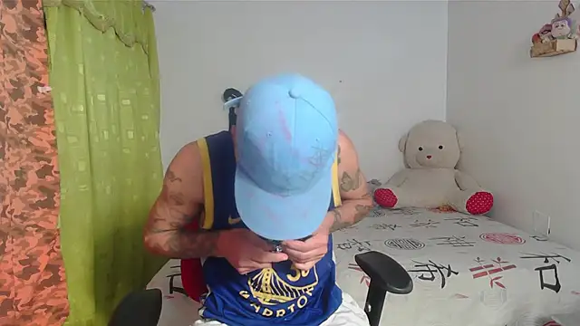 Snapshot of kilyan--x_x chatting on October 21, 9:32 am kilyan--x x online show from October 21, 9:32 am