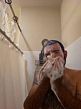 Snapshot of Lb228w chatting on February 6, 1:43 am Lb228w online show from February 6, 1:43 am