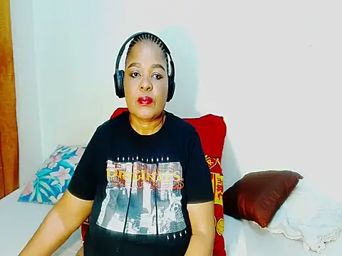 Love-Racheal75 online show from May 29, 3:54 pm