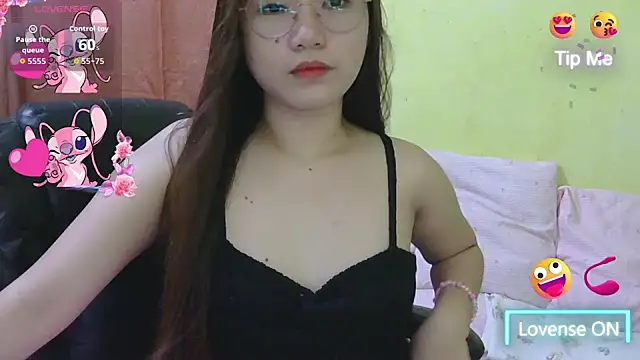 Snapshot of HornyAsian4uxx chatting on August 1, 11:42 am HornyAsian4uxx online show from August 1, 11:42 am