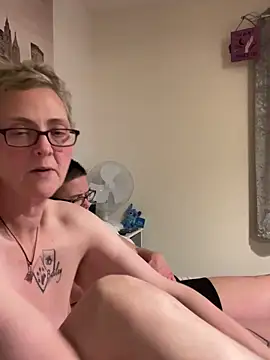 Curvy-Jinx online show from December 3, 9:46 pm