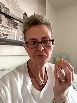 Curvy-Jinx online show from January 6, 2:10 pm