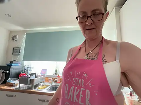 Curvy-Jinx online show from March 20, 1:38 pm