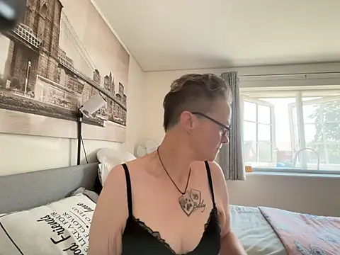 Curvy-Jinx online show from July 12, 8:38 am