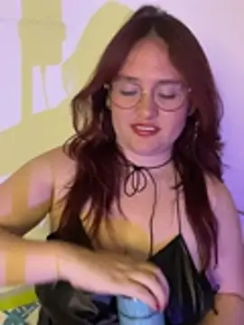 Snapshot of AliaMiller_ chatting on June 30, 10:22 pm AliaMiller online show from June 30, 10:22 pm