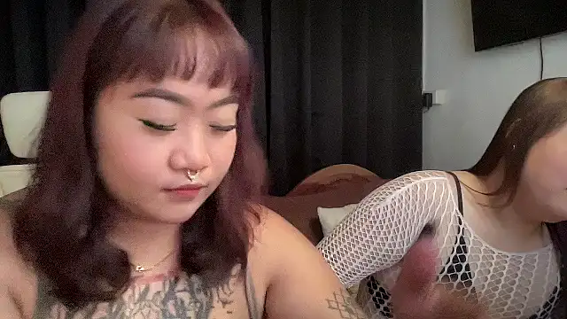 Snapshot of Bella_Bumzyyy chatting on November 16, 7:25 am Bella Bumzyyy online show from November 16, 7:25 am