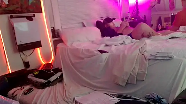 Luv2SuckBWC92 online show from November 12, 8:15 am