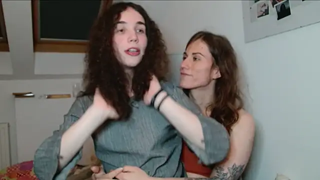 Snapshot of tsbubbles760 chatting on October 16, 8:32 pm tsbubbles760 online show from October 16, 8:32 pm