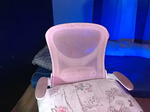 Snapshot of kiamiller_x chatting on January 8, 5:21 am kiamiller x online show from January 8, 5:21 am