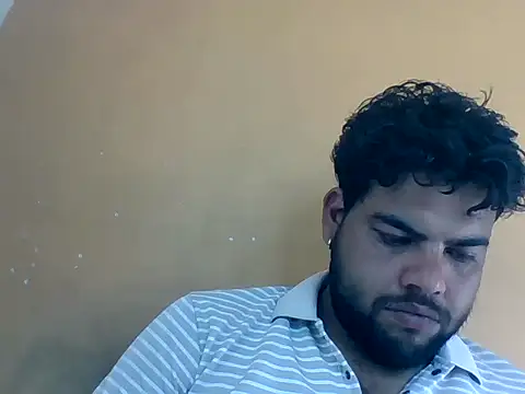 Snapshot of aadfgh11 chatting on June 18, 6:02 am aadfgh11 online show from June 18, 6:02 am