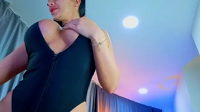 Snapshot of SinwithJessy chatting on February 15, 6:54 am SinwithJessy online show from February 15, 6:54 am