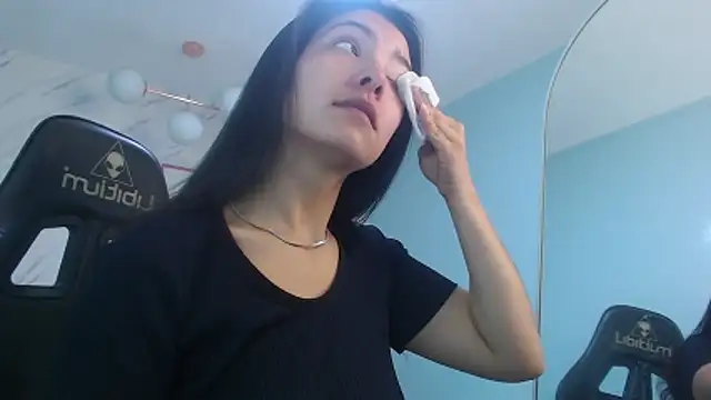 victoria hernandez t  online show from March 7, 1:08 pm