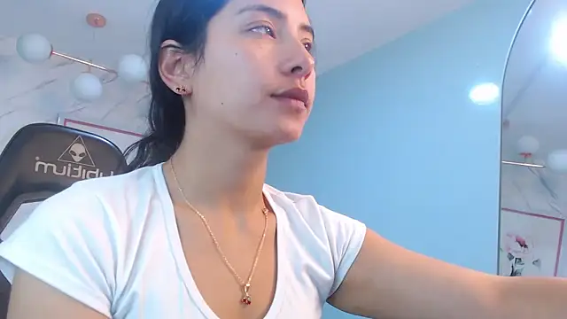 victoria hernandez t  online show from April 7, 1:00 pm