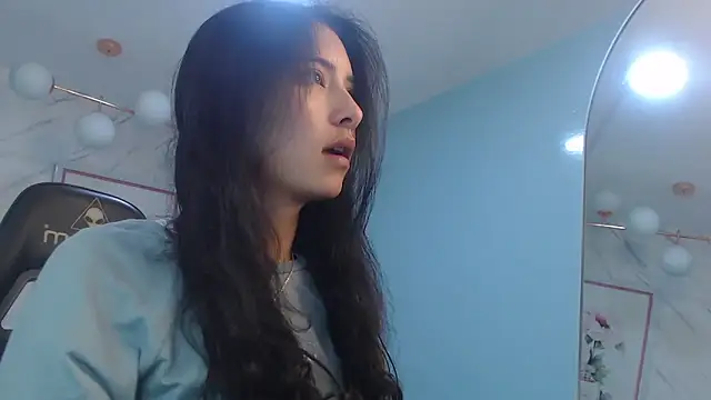 victoria hernandez t  online show from April 8, 1:11 pm