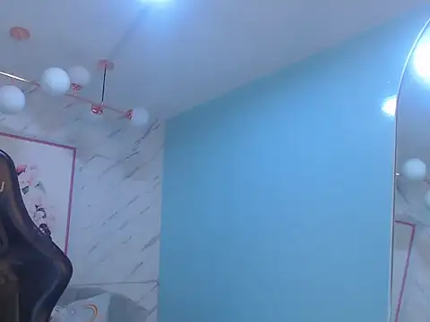 Snapshot of victoria_hernandez_t_ chatting on April 30, 1:06 pm victoria hernandez t online show from April 30, 1:06 pm