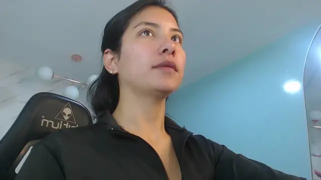 Snapshot of victoria_hernandez_t_ chatting on May 4, 1:07 pm victoria hernandez t online show from May 4, 1:07 pm