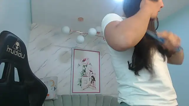 Snapshot of victoria_hernandez_t_ chatting on May 6, 1:05 pm victoria hernandez t online show from May 6, 1:05 pm