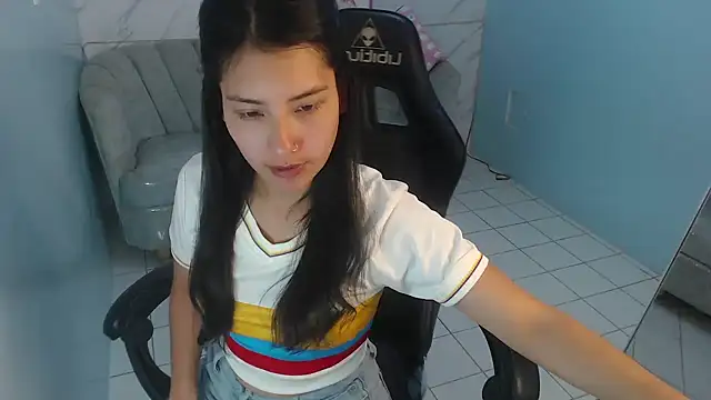 Snapshot of victoria_hernandez_t_ chatting on June 17, 1:01 pm victoria hernandez t online show from June 17, 1:01 pm