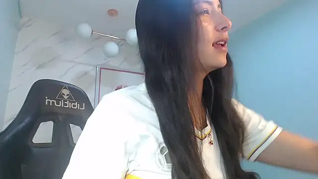 Snapshot of victoria_hernandez_t_ chatting on July 3, 1:06 pm victoria hernandez t online show from July 3, 1:06 pm