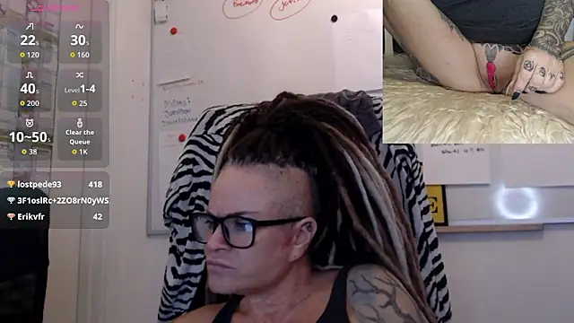 Snapshot of DarkDomina chatting on January 13, 8:19 am DarkDomina online show from January 13, 8:19 am