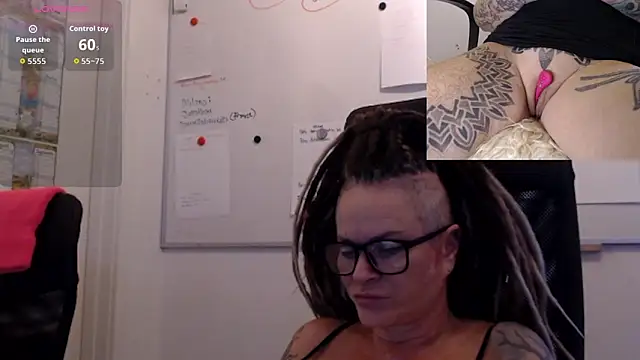 Snapshot of DarkDomina chatting on January 15, 11:59 am DarkDomina online show from January 15, 11:59 am