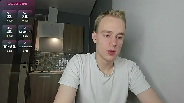 Snapshot of Kevin_Young_Cat chatting on October 28, 3:58 pm Kevin Young Cat online show from October 28, 3:58 pm