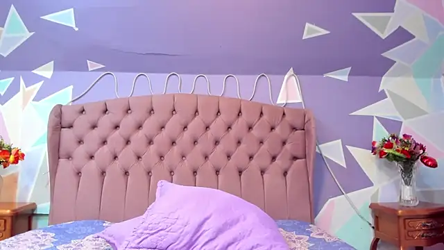 CloeyGraweing online show from December 20, 1:40 pm