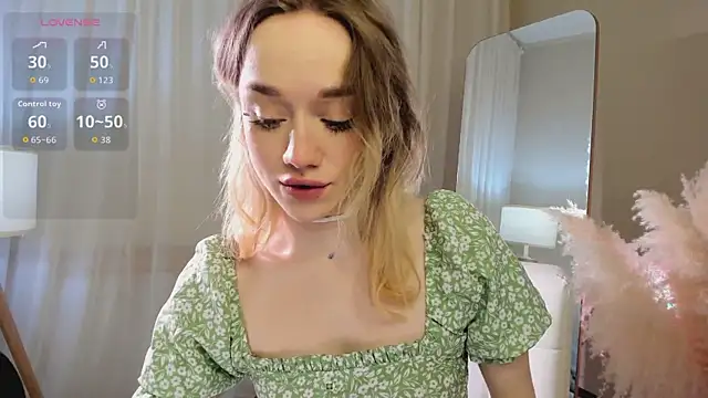 Snapshot of DiscoPotato chatting on February 12, 5:57 am DiscoPotato online show from February 12, 5:57 am